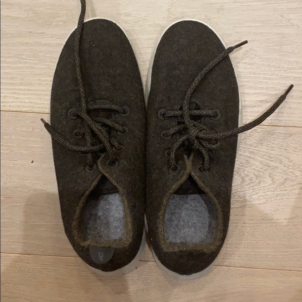 Women’s Allbirds Size 9 Dark Grey Sneakers